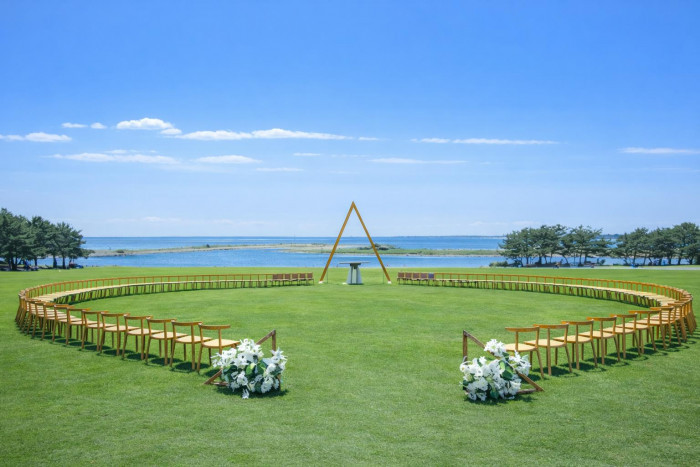 「全員の顔を見ながら過ごしたい‼」というふたりの声から生まれた挙式レイアウト