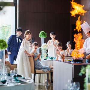会場内でも料理のフランベが可能。レストランらしい美味しい演出でゲストをおもてなしして|センティール・ラ・セゾン 岐阜の写真(6031938)