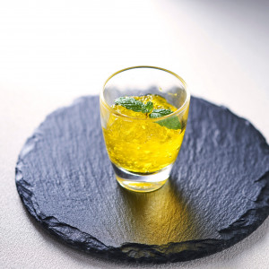 鮮やかな色合いのジュレは、着色料など一切使わず素材の色そのもの。新鮮だからこそこの色になる|センティール・ラ・セゾン 岐阜の写真(6032630)