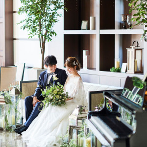 会場内にはピアノもあるので、余興として友人に弾いてもらったり、生演奏を入れてみたりと自由に使って|センティール・ラ・セゾン 岐阜の写真(6033787)