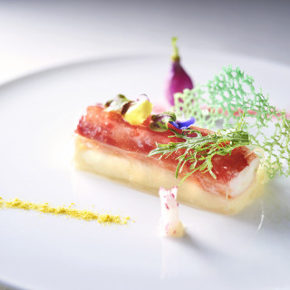 オホーツク海のタラバなど婚礼に相応しい食材をふんだんに使った特別なメニュー