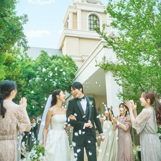 2027年8月末までのご結婚式で、ドレス代や挙式料割引など豪華12大特典をご用意