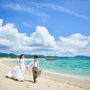 沖縄らしい青い海と青い空を背景に、美しいお写真を撮影しましょう♪|ブレスド バイ・ザ・シー（オリエンタルホテル 沖縄リゾート＆スパ）の写真(16315713)