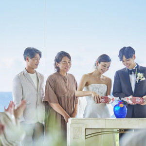 家族が一つの家族になることを表すセレモニー「酒合わせの儀」|ブレスド バイ・ザ・シー（オリエンタルホテル 沖縄リゾート＆スパ）の写真(34881268)