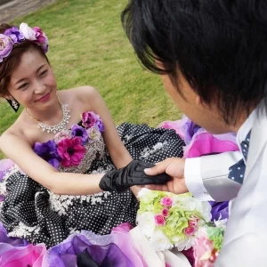 外のガーデンで前撮りをすることも可能！芝生になっているため座っても安心です！|ゲストハウス気仙沼アーバンの写真(6509355)