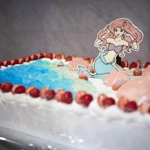 ディズニー映画「リトルマーメイド」をモチーフにしたウェディングケーキ♪お客様のご希望をお聞きして、ご用意いたします。|ゲストハウス気仙沼アーバンの写真(9020319)