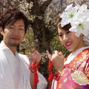 和装も様々な色味・デザインがあり、新郎様も黒紋服だけではなく色紋服もお選び頂けます！|ゲストハウス気仙沼アーバンの写真(6508631)
