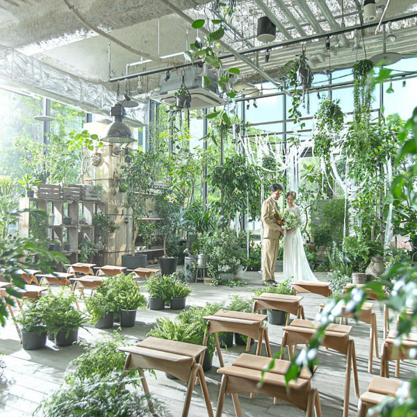 ボタニカルショップ「garage」監修のチャペルはフォトジェニックな空間で大人気