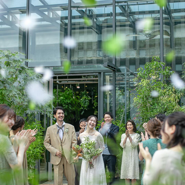 【公式HP限定】◆衣装18万円＆会場費6万円など最大63万円OFF◆ご来館で1.3万円ギフト券付き