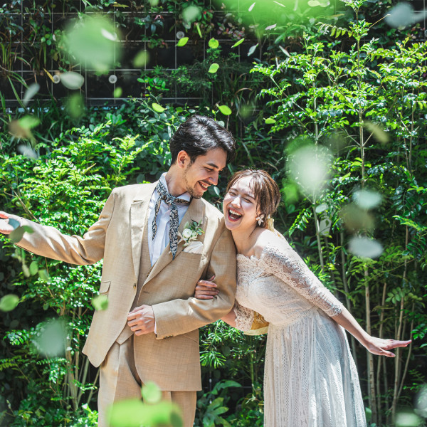 笑顔弾むガーデン挙式で、ゲストとの大切な時間を育むセレモニーが叶う|MEDI（メディー）の写真(22888553)