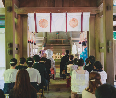 挙式会場となります本殿は、とても開放感のある神殿です