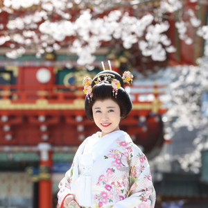神社×色打掛×桜の1枚。色打掛も非常に映えます。|神田明神 明神会館の写真(16157103)