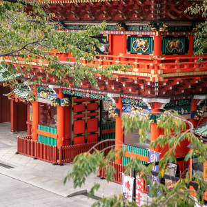 朱色の立派な門構えは、神社の荘厳さを表しています。|神田明神 明神会館の写真(7267839)
