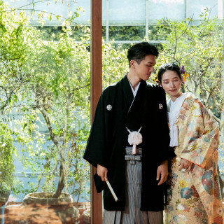 先代から受け継がれた「染・織・繍（そめ・おり・ぬい）」の技術を守り、時代に相応しいモダンで上質なテキスタイルをご提案