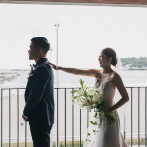 自然体なおふたりが出会う 最初の瞬間|HOTEL AO KAMAKURA(ホテル 青 鎌倉)の写真(55385943)