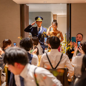 新郎新婦おふたりらしいサプライズ入場|HOTEL AO KAMAKURA(ホテル 青 鎌倉)の写真(55345831)