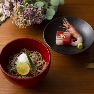 由比ガ浜の行列ができる名店「鎌倉 松原庵」のおそばを、祝宴の結びに。|HOTEL AO KAMAKURA（ホテル 青 鎌倉）の写真(6902417)