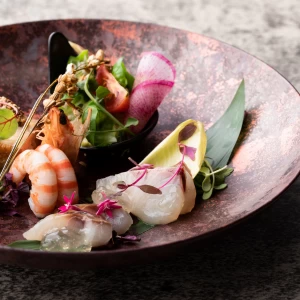 お箸で食べることもできる、和フレンチのご提供も|HOTEL CULTIA 太宰府(ホテルカルティアダザイフ)の写真(23476048)