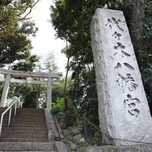 800年の歴史をもつ代々木八幡宮。都会の喧騒を忘れさせる、緑豊かなロケーション。日本古来の正統和装結婚式でお二人もゲストも思い出深い1日に。|代々木八幡宮（アントワープブライダル）の写真(40838530)