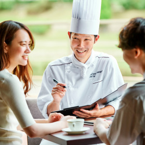 料理はシェフと直接打ち合わせ。おふたりにヒアリングをした上で、地元食材を使用するなど、オリジナルメニューを提案することも可能です。|ATOLL TERRASSE 鴨川（アトールテラスカモガワ）●BRASSグループの写真(14414399)