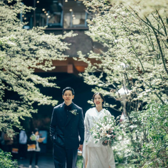 季節ごとに表情を変える中庭での写真撮影も。