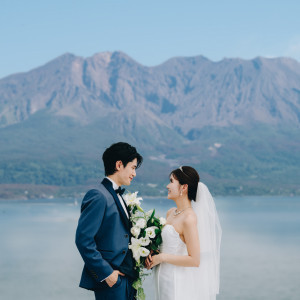 桜島と海を背景に記念撮影|アートホテル鹿児島の写真(55610941)