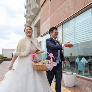 おふたりのお好きなお菓子をふるまうセレモニーではゲストも嬉しいプレゼント|アートホテル鹿児島の写真(50497090)