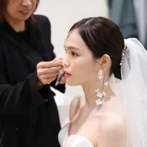 最高に輝く花嫁に…専任のヘアメイクアーティストがお手伝いいたします|アートホテル鹿児島の写真(50502897)