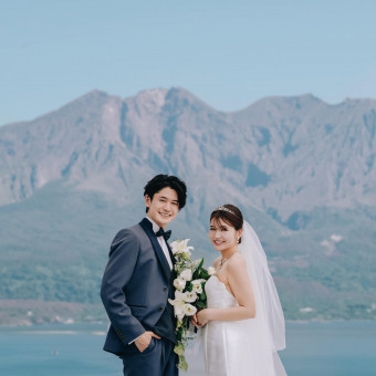 屋上では、鹿児島の壮大な景色だけが背景に。壮大な写真を残していただけます