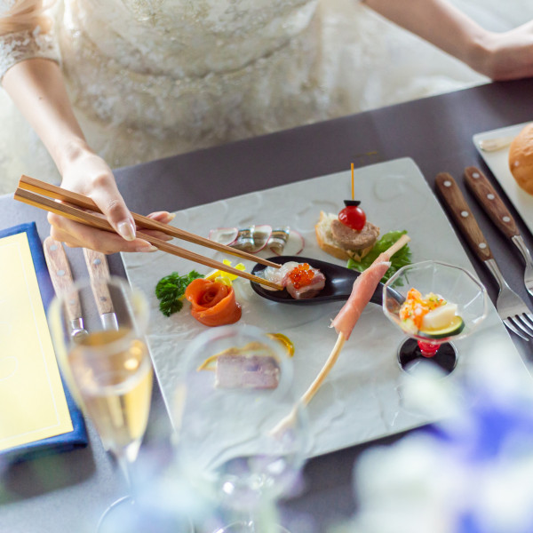 挙式後はカジュアルにホテル館内でのレストランでお食事も可能♪おふたりらしい結婚式を