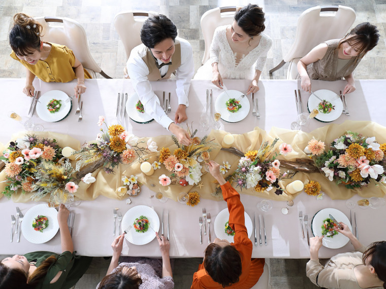 親しい方々と過ごす空間で感謝の気持ちを伝えるWEDDING★