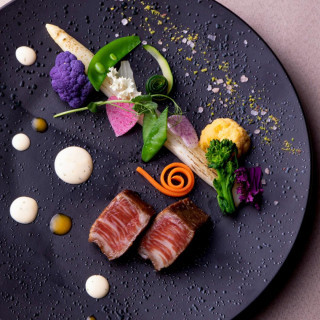 【神戸北野で叶える貸切W】ガーデン付邸宅体験×贅沢美食