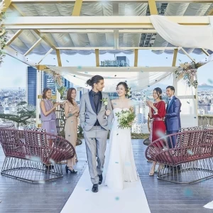 解放感抜群なCÉ LA VI SKY DECKでアットホームな挙式を。|CÉ LA VI TOKYO（セラヴィ東京）の写真(8492758)