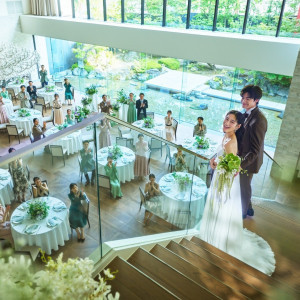 庭園や大階段からの入場演出やオープンキッチンでのフランベショーなど様々な演出が叶う|KUMAMOTO MONOLITH（熊本モノリス）の写真(55435516)