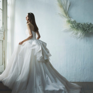ありのままの美しさを引き立たせる、先輩花嫁からも人気のエクリュスポーゼのドレス|Flairge Dalliance（フレアージュダリアンス）の写真(37094489)