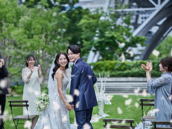 重要文化財・地上 100mの名古屋テレビ塔の真下で叶えるガーデン挙式