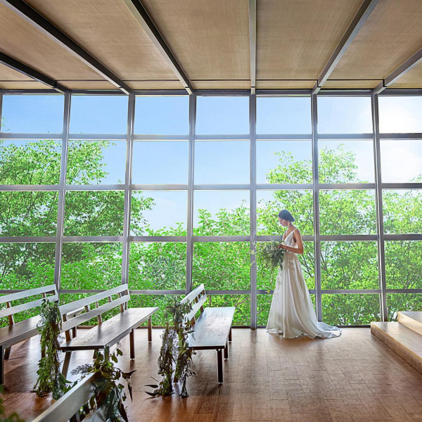 優しい光があふれるチャペルで大切な方に誓う特別な時間。