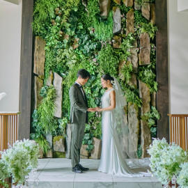 ゲストも安心やっぱり最強立地！街近で森のチャペル・豪華試食付