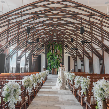 心まで澄み渡るような美景のチャペル