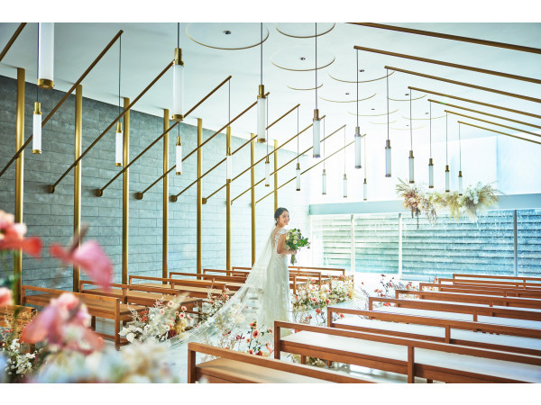 『祝福』をコンセプトにデザインされた 光と水に包まれた独立型チャペル