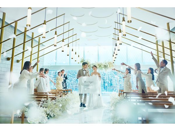 大分モノリス(OITA MONOLITH)の『祝福』をコンセプトにデザインされた 光と水に包まれた独立型チャペルの写真(3枚目)