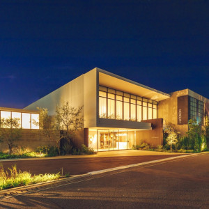 ライトアップされて幻想的に輝くモダンなゲストハウス|OITA MONOLITH（大分モノリス）の写真(55456183)