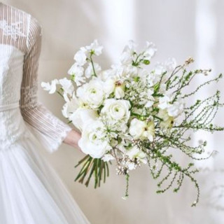 甘いだけではない、洗練された大人可愛い女性像を表現