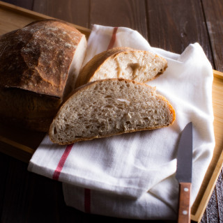 ゆったり寛げるカフェで自家製パンを。もちろん、婚礼でお出しするパンも製造しております。