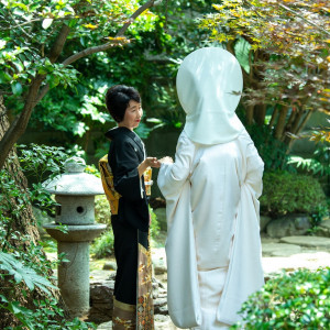 【庭園でのセレモニーも可能】200坪の日本庭園では神前式/人前式/茶婚式が可能です。|～明治二年創業～　丹徳庭園ウエディングの写真(12323617)