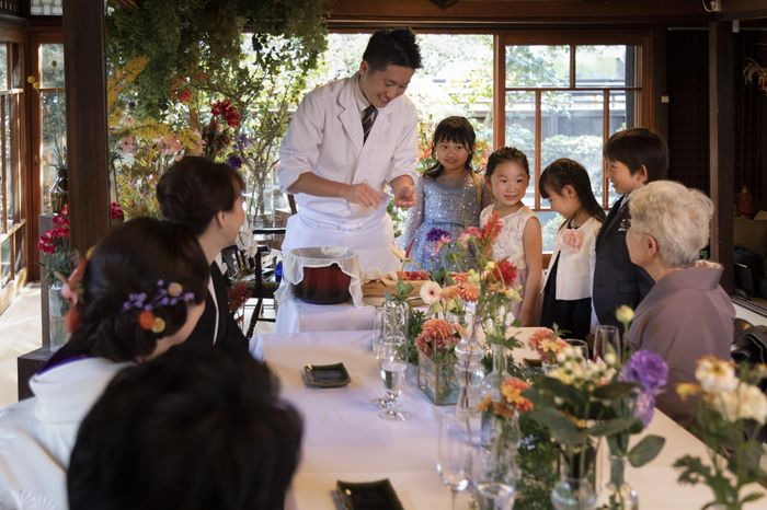 職人が目の前で握る、臨場感あふれる寿司会席。 特別な日の“おもてなし” 贅沢なひととき。