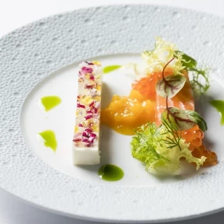 ひとつひとつに愛情を込めて 美味しさは丁寧な仕込みから。 「基本を大切に」がモットーです。