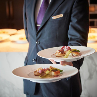 出来立てのお料理をすぐにゲストまでお届け。一番のおもてなしです。