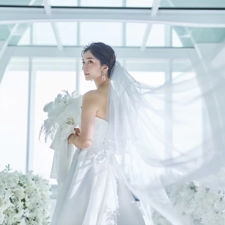 誰もが心を奪われる最上階からのオーシャンビューの中、永遠の愛を誓って