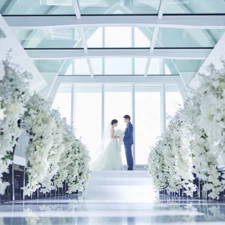 誰もが心を奪われる最上階からのオーシャンビューの中、永遠の愛を誓って